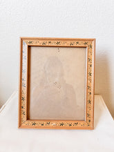 Load image into Gallery viewer, Wooden Floral 8x10 Frame
