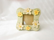 Load image into Gallery viewer, Little Daisy Photo Frame
