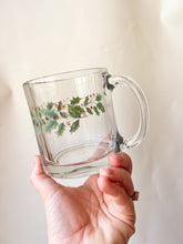 Load image into Gallery viewer, Holly Leaf Glass Mug
