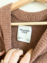 Load image into Gallery viewer, Abercrombie and Fitch Brown Sweater - Size L
