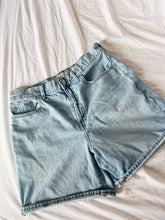 Load image into Gallery viewer, Madewell Denim Shorts -Size 29
