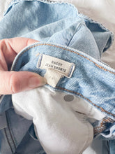 Load image into Gallery viewer, Madewell Denim Shorts -Size 29
