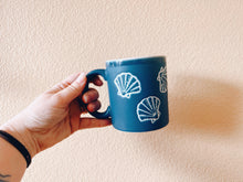 Load image into Gallery viewer, Blue and White Seashell Mug
