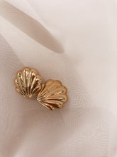 Load image into Gallery viewer, Gold  Shell Earrings
