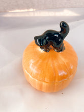 Load image into Gallery viewer, Ceramic Pumpkin with Black Cat Handle
