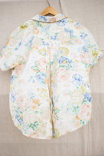 Load image into Gallery viewer, Preloved Floral Blouse - Size PS
